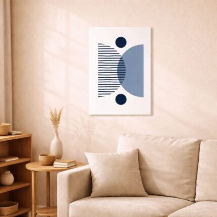 ブルーのセミサークルとストライプラインで構成された北欧ミニマル 抽象アート。