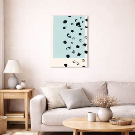 北欧ミニマルなリビング空間に飾られた、ミントブルーとブラックドットの抽象アート（A3サイズ相当）。
