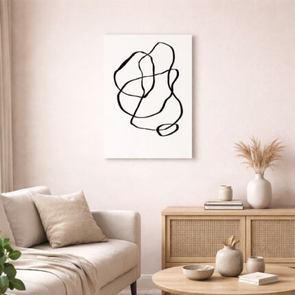 北欧ミニマルなリビング空間に飾られた、ブラックラインのフリーフロー抽象アート（A3サイズ相当）。