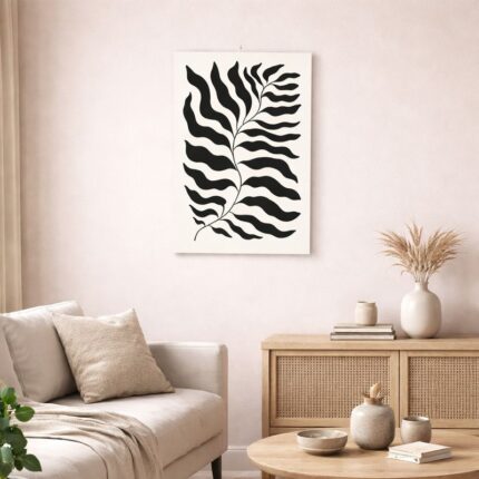 北欧ミニマルなリビング空間に飾られた、ブラックラインのボタニカルリーフ抽象アート（A3サイズ相当）。