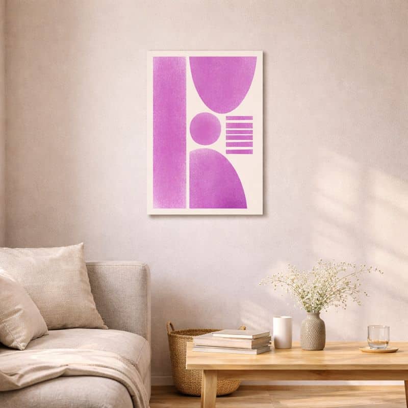 nordic-minimal-abstract-art-scene-10142 北欧ミニマルなリビング空間に飾られた、ピンクパープルのジオメトリック抽象アート(A3サイズ相当)。