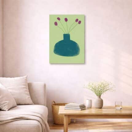 北欧ミニマルなリビング空間に飾られた、グリーンのフラワーベースを描いた北欧ミニマル 抽象アート（A3サイズ相当）。