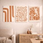 北欧ミニマルな空間に、ライン系抽象アートを組み合わせて飾ったコーディネート例。