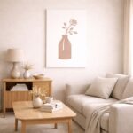 北欧ミニマルなリビング空間に飾られた、A3サイズ相当のフラワーベースボタニカルアート。自然光が入る落ち着いた雰囲気。