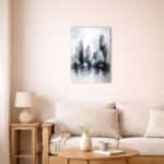 北欧ミニマルなリビングに飾られた都市抽象キャンバスアート。