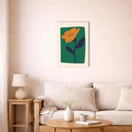 北欧ミニマルなリビングに飾られたオレンジフラワー抽象キャンバスアート（A3相当）。