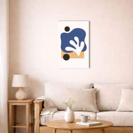 北欧インテリアに飾られたブルー抽象アート