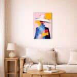 モダン空間に飾られたカラーブロックポートレートキャンバスアート。