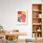 ダイニング空間に飾られたカラフルフラワーのモダンアート