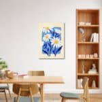 ダイニング空間に飾られたホワイトデイジーのモダンアート