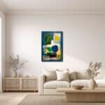 深い青の幾何学アートをリビングに飾ったイメージ