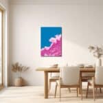ブルーとピンクの抽象キャンバスアートをダイニングに飾ったイメージ