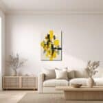 黄と黒の抽象アートをリビングに飾ったイメージ