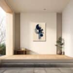 玄関に飾ったネイビー幾何学抽象キャンバスアートの設置イメージ