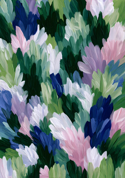 深緑と青に淡い花びらが重なる縦長のボタニカル抽象画のリビング 絵画のアートパネル