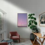 リビングに飾った夕空の街灯モチーフのミニマル ピンク 風景アートパネル 設置イメージ 2