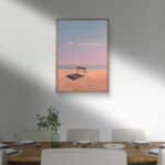 リビングに飾った海辺のベンチモチーフのピンク風景アートパネル 設置イメージ 6