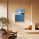 リビングに飾った青に渡る白い鳥の抽象 インテリアアート 設置イメージ 6