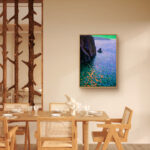 リビングに飾った青紫の海と崖の海 絵画の海 絵画のアートパネル 設置イメージ 4