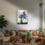 リビングに飾った青紫の花と青い花瓶の静物アートの設置イメージのアートパネル 設置イメージ 5