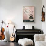 リビングに飾った桃色の花器モチーフの縦長アートの設置イメージのアートパネル 設置イメージ 8